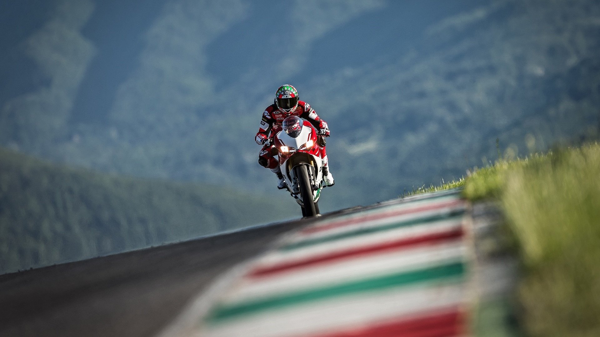 开云体育平台APP-唯一之夜，当尤文图斯的钢铁意志穿透桑巴之舞，迪亚斯以孤勇铸就永恒